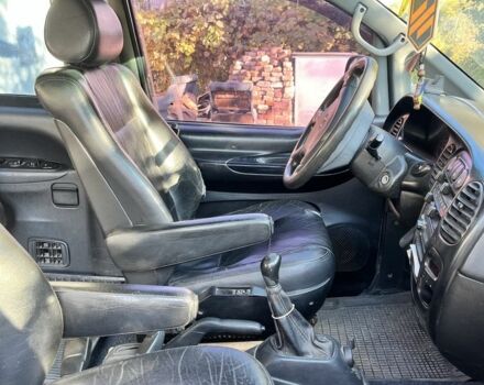 Серый Хендай Н 200, объемом двигателя 2.5 л и пробегом 382 тыс. км за 3600 $, фото 5 на Automoto.ua