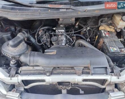 Серый Хендай Н 200, объемом двигателя 2.5 л и пробегом 590 тыс. км за 3600 $, фото 2 на Automoto.ua