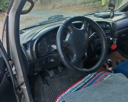 Серый Хендай Н 200, объемом двигателя 2.5 л и пробегом 590 тыс. км за 3600 $, фото 3 на Automoto.ua