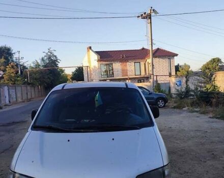 Серый Хендай Н 200, объемом двигателя 2.5 л и пробегом 590 тыс. км за 3600 $, фото 4 на Automoto.ua