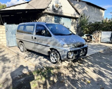 Серый Хендай Н 200, объемом двигателя 2.5 л и пробегом 382 тыс. км за 3600 $, фото 1 на Automoto.ua