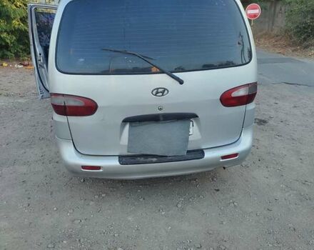 Серый Хендай Н 200, объемом двигателя 2.5 л и пробегом 590 тыс. км за 3600 $, фото 7 на Automoto.ua