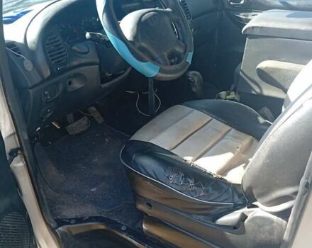 Серый Хендай Н 200, объемом двигателя 2.48 л и пробегом 363 тыс. км за 3800 $, фото 5 на Automoto.ua