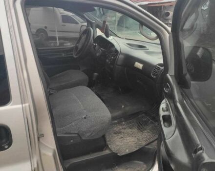 Серый Хендай Н 200, объемом двигателя 2.5 л и пробегом 385 тыс. км за 3200 $, фото 3 на Automoto.ua