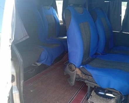 Серый Хендай Н 200, объемом двигателя 2.48 л и пробегом 363 тыс. км за 3800 $, фото 2 на Automoto.ua