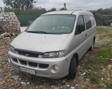 Серый Хендай Н 200, объемом двигателя 2.5 л и пробегом 385 тыс. км за 3200 $, фото 4 на Automoto.ua