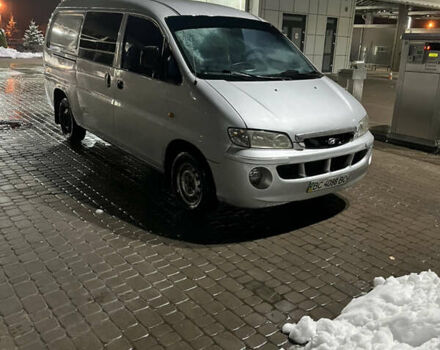 Серый Хендай Н 200, объемом двигателя 2.5 л и пробегом 380 тыс. км за 2400 $, фото 2 на Automoto.ua