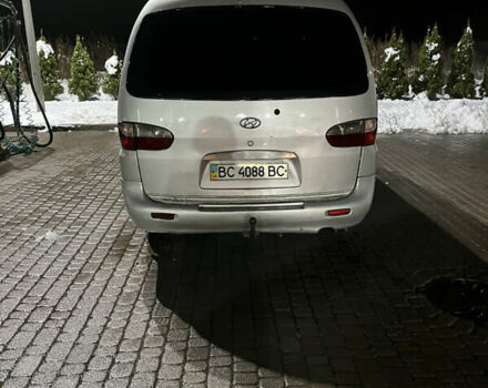 Серый Хендай Н 200, объемом двигателя 2.5 л и пробегом 380 тыс. км за 2400 $, фото 4 на Automoto.ua