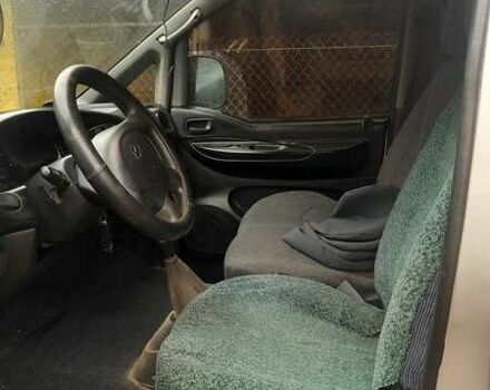 Сірий Хендай Н 200, об'ємом двигуна 2.4 л та пробігом 310 тис. км за 1000 $, фото 4 на Automoto.ua