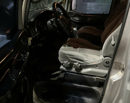 Серый Хендай Н 200, объемом двигателя 2.5 л и пробегом 380 тыс. км за 2400 $, фото 10 на Automoto.ua