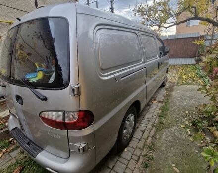 Серый Хендай Н 200, объемом двигателя 0 л и пробегом 299 тыс. км за 1500 $, фото 1 на Automoto.ua