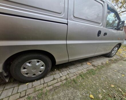 Серый Хендай Н 200, объемом двигателя 0 л и пробегом 299 тыс. км за 1500 $, фото 2 на Automoto.ua