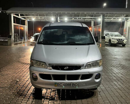 Серый Хендай Н 200, объемом двигателя 2.5 л и пробегом 380 тыс. км за 2400 $, фото 1 на Automoto.ua