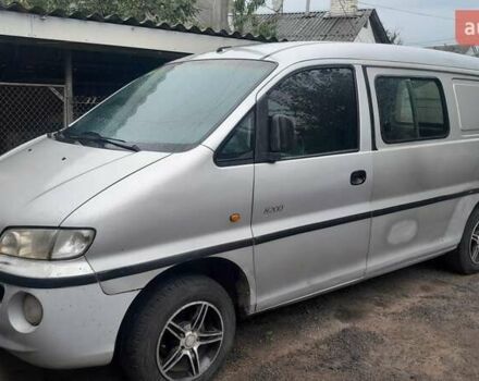 Сірий Хендай Н 200, об'ємом двигуна 2.4 л та пробігом 310 тис. км за 1000 $, фото 1 на Automoto.ua