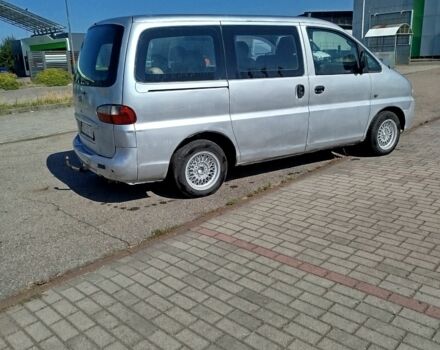 Сірий Хендай Н 200, об'ємом двигуна 2.5 л та пробігом 306 тис. км за 3000 $, фото 2 на Automoto.ua