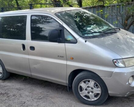 Серый Хендай Н 200, объемом двигателя 0 л и пробегом 300 тыс. км за 3300 $, фото 1 на Automoto.ua