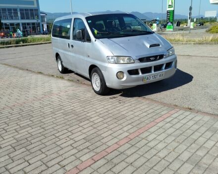 Сірий Хендай Н 200, об'ємом двигуна 2.5 л та пробігом 306 тис. км за 3000 $, фото 1 на Automoto.ua