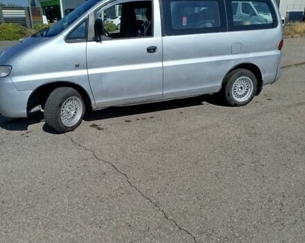 Сірий Хендай Н 200, об'ємом двигуна 2.5 л та пробігом 306 тис. км за 3000 $, фото 5 на Automoto.ua