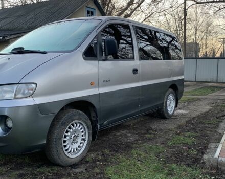 Серый Хендай Н 200, объемом двигателя 2.5 л и пробегом 327 тыс. км за 5200 $, фото 2 на Automoto.ua