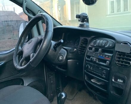 Серый Хендай Н 200, объемом двигателя 2.5 л и пробегом 327 тыс. км за 5200 $, фото 1 на Automoto.ua