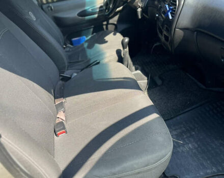 Серый Хендай Н 200, объемом двигателя 2.5 л и пробегом 481 тыс. км за 4500 $, фото 9 на Automoto.ua