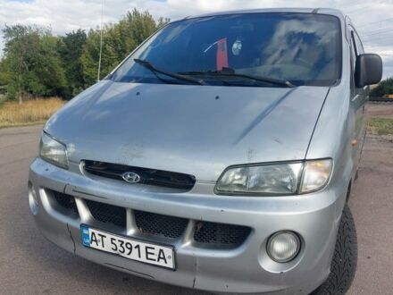 Сірий Хендай Н 200, об'ємом двигуна 2.5 л та пробігом 200 тис. км за 2900 $, фото 1 на Automoto.ua
