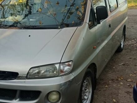 Серый Хендай Н 200, объемом двигателя 0 л и пробегом 433 тыс. км за 2361 $, фото 1 на Automoto.ua