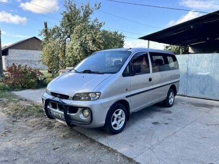 Серый Хендай Н 200, объемом двигателя 2.5 л и пробегом 382 тыс. км за 3600 $, фото 1 на Automoto.ua