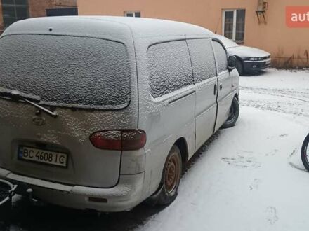 Серый Хендай Н 200, объемом двигателя 2.5 л и пробегом 290 тыс. км за 2500 $, фото 1 на Automoto.ua