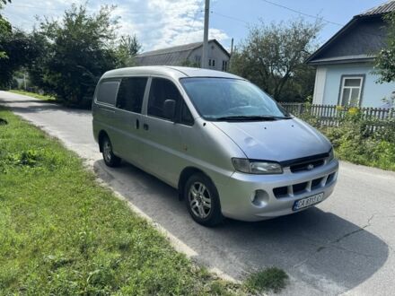 Сірий Хендай Н 200, об'ємом двигуна 2.5 л та пробігом 310 тис. км за 2500 $, фото 1 на Automoto.ua