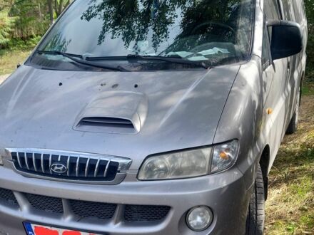 Серый Хендай Н 200, объемом двигателя 0 л и пробегом 300 тыс. км за 4000 $, фото 1 на Automoto.ua