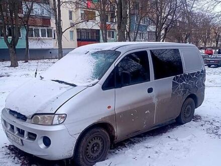 Сірий Хендай Н 200, об'ємом двигуна 2.5 л та пробігом 700 тис. км за 2300 $, фото 1 на Automoto.ua