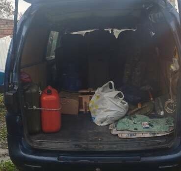 Синий Хендай Н 200, объемом двигателя 2.5 л и пробегом 350 тыс. км за 4300 $, фото 6 на Automoto.ua