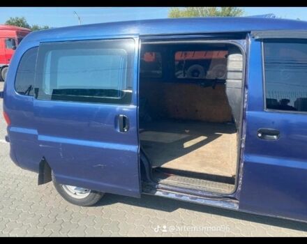 Синий Хендай Н 200, объемом двигателя 2.5 л и пробегом 370 тыс. км за 2200 $, фото 1 на Automoto.ua