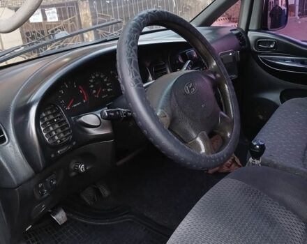 Зеленый Хендай Н 200, объемом двигателя 2.5 л и пробегом 399 тыс. км за 4000 $, фото 1 на Automoto.ua