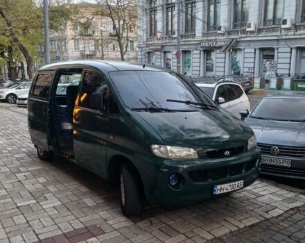 Зеленый Хендай Н 200, объемом двигателя 2.5 л и пробегом 399 тыс. км за 4000 $, фото 2 на Automoto.ua