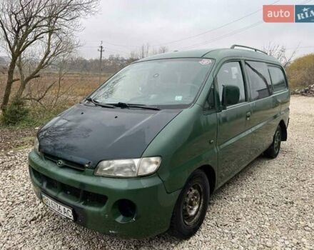 Зеленый Хендай Н 200, объемом двигателя 2.5 л и пробегом 322 тыс. км за 2450 $, фото 2 на Automoto.ua