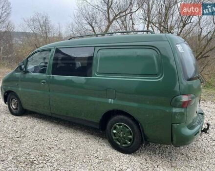 Зеленый Хендай Н 200, объемом двигателя 2.5 л и пробегом 322 тыс. км за 2450 $, фото 5 на Automoto.ua