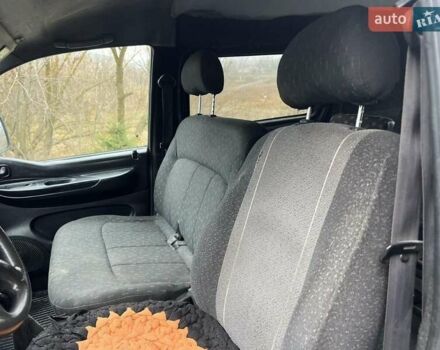 Зеленый Хендай Н 200, объемом двигателя 2.5 л и пробегом 322 тыс. км за 2450 $, фото 11 на Automoto.ua