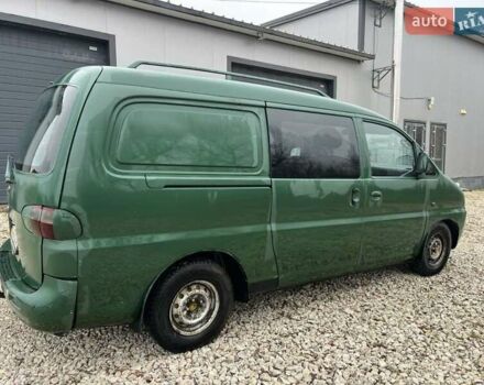 Зеленый Хендай Н 200, объемом двигателя 2.5 л и пробегом 322 тыс. км за 2450 $, фото 4 на Automoto.ua