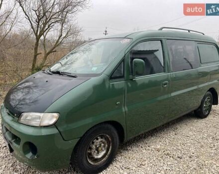 Зеленый Хендай Н 200, объемом двигателя 2.5 л и пробегом 322 тыс. км за 2450 $, фото 3 на Automoto.ua