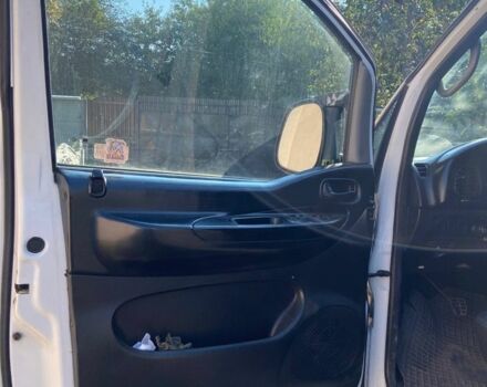 Белый Хендай Н1 (Старекс), объемом двигателя 2.5 л и пробегом 400 тыс. км за 2501 $, фото 10 на Automoto.ua