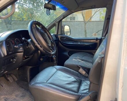 Белый Хендай Н1 (Старекс), объемом двигателя 2.5 л и пробегом 400 тыс. км за 2501 $, фото 9 на Automoto.ua