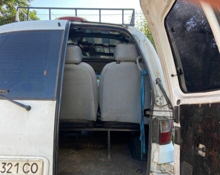 Белый Хендай Н1 (Старекс), объемом двигателя 2.5 л и пробегом 400 тыс. км за 2501 $, фото 3 на Automoto.ua