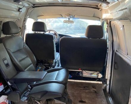 Белый Хендай Н1 (Старекс), объемом двигателя 2.5 л и пробегом 400 тыс. км за 2501 $, фото 2 на Automoto.ua