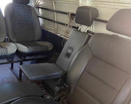 Белый Хендай Н1 (Старекс), объемом двигателя 2.5 л и пробегом 400 тыс. км за 2501 $, фото 6 на Automoto.ua