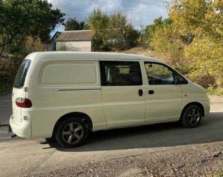 Белый Хендай Н1 (Старекс), объемом двигателя 2.5 л и пробегом 300 тыс. км за 3500 $, фото 18 на Automoto.ua