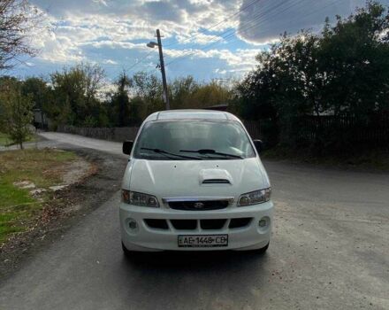 Белый Хендай Н1 (Старекс), объемом двигателя 2.5 л и пробегом 300 тыс. км за 3500 $, фото 3 на Automoto.ua