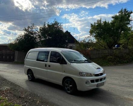 Белый Хендай Н1 (Старекс), объемом двигателя 2.5 л и пробегом 300 тыс. км за 3500 $, фото 2 на Automoto.ua