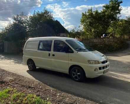 Белый Хендай Н1 (Старекс), объемом двигателя 2.5 л и пробегом 300 тыс. км за 3500 $, фото 4 на Automoto.ua